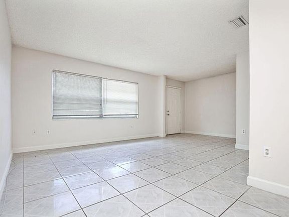 2nd image of 746 Harland Ct