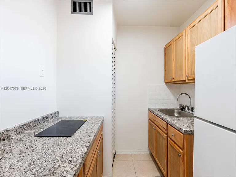 3360 SW 6th St #TOP — Photo 8