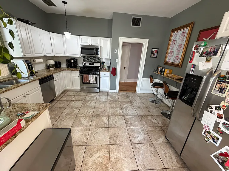 Kitchen (from the other side)