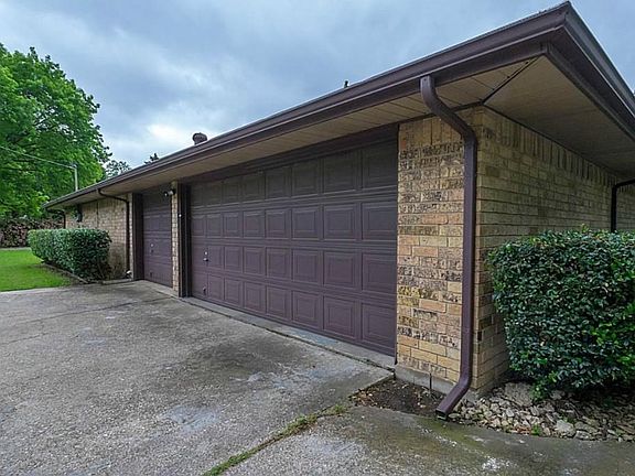 3rd image of 2533 Farmers Branch Ln