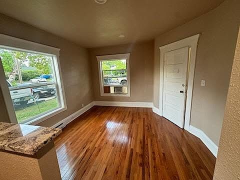 4th image of 608 4th St APT 1