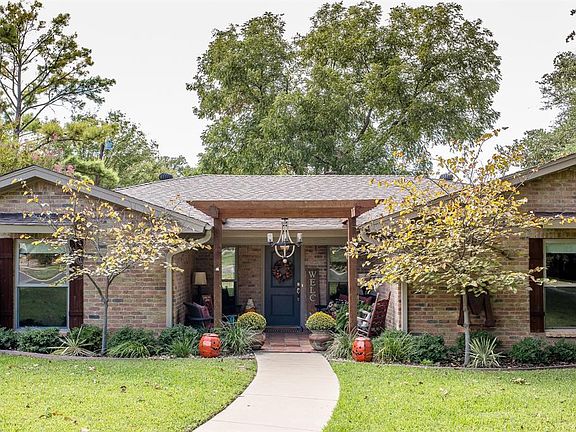 2nd image of 615 Oakpark Dr