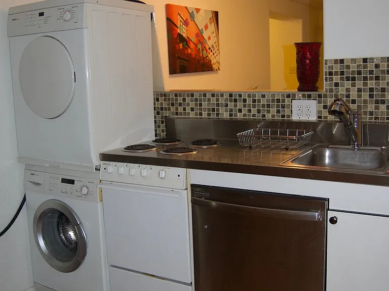 4777 McKinley Dr — Photo 2