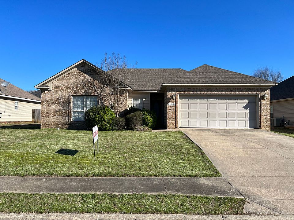 1st image of 1613 White Oak Cir