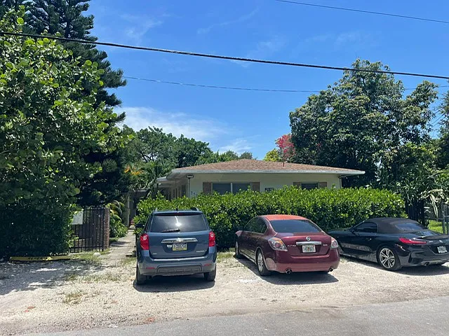 Photo 2 of 6 - 777 NE 85th St #4 - Miami, FL Building Photo - 777 NE 85th St #4