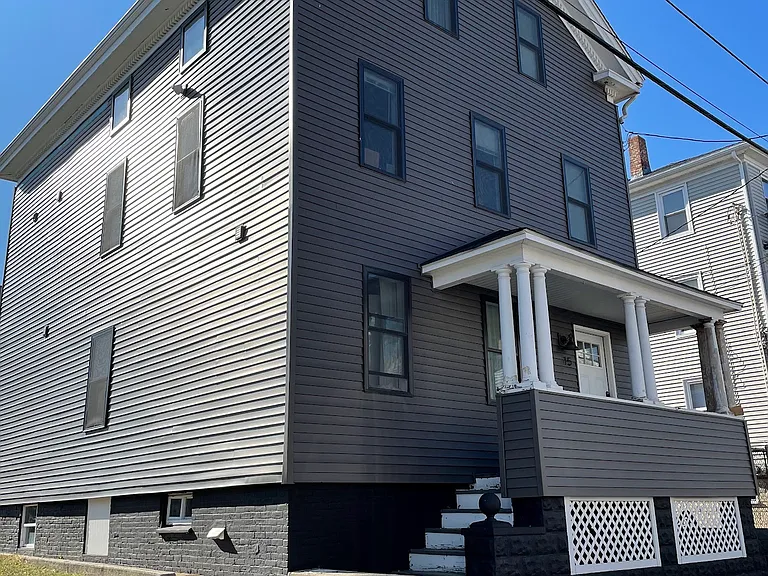 15 East Transit — Photo 7