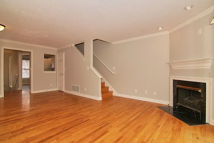 712 N East St — Photo 4