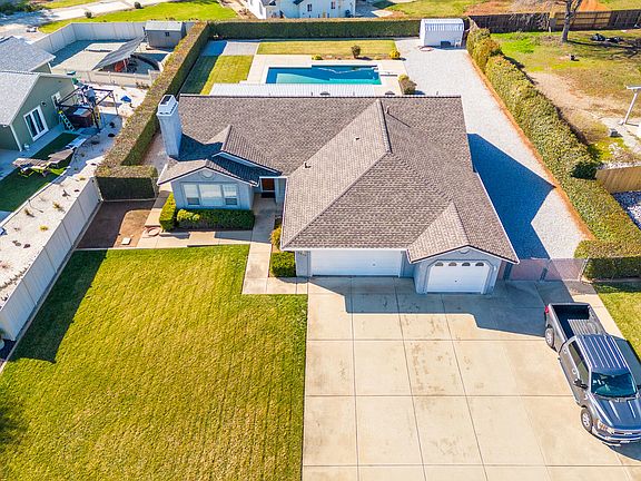 3rd image of 3806 Rolland Dr