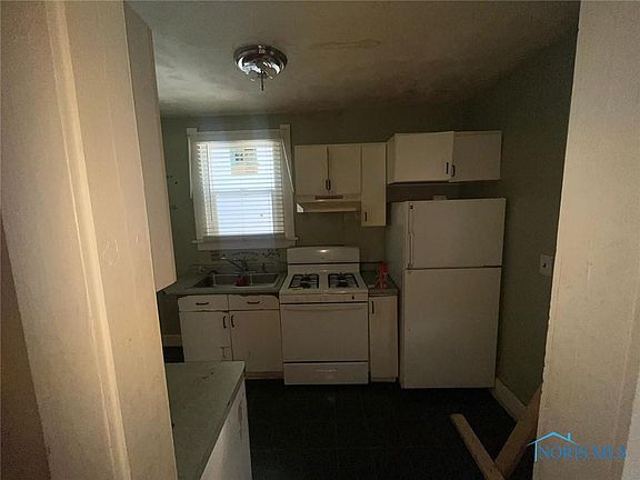 4th image of 905 Geneva Ave
