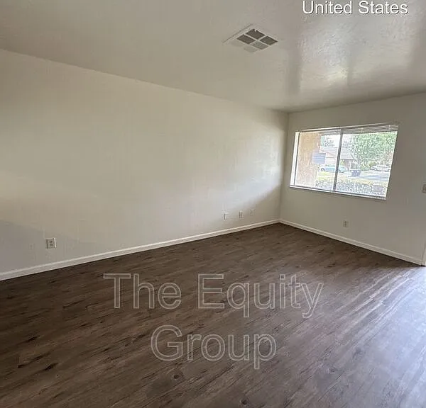 5136 W Cambridge Ave — Photo 3