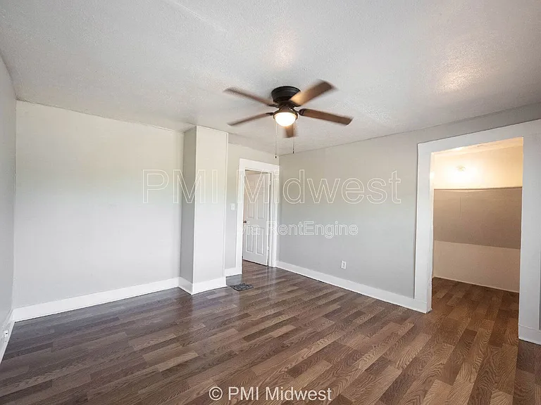 445 W 29th St — Photo 13
