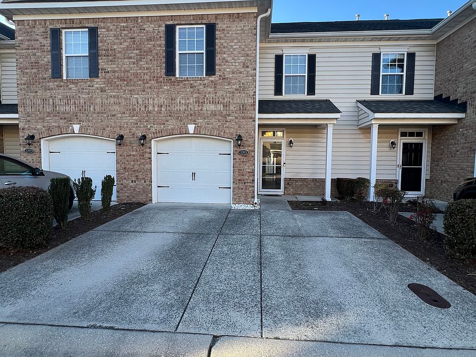 Front of property, garage and driveway