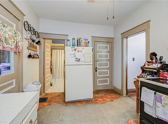 5th image of 1408 S Willow Ave