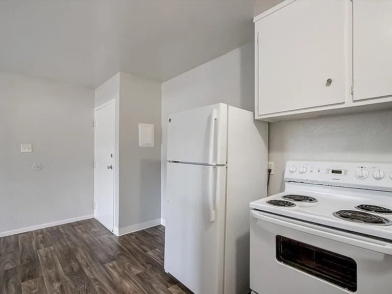 Regalia Crest Apartments — Photo 15