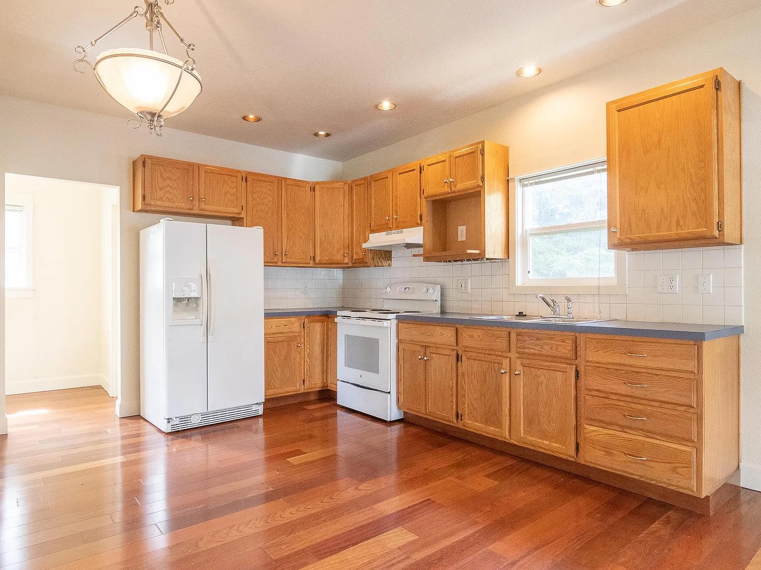 4 bed, 1632 sqft, $3,600 — Photo 3
