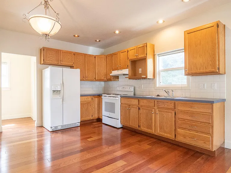 1004 N Mason St — Photo 3