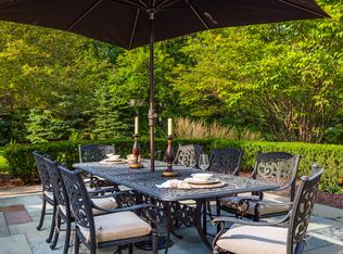 2S645 Arboretum Rd, Glen Ellyn, IL 60137