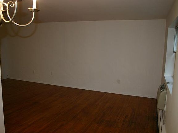 3rd image of 527 Bloomfield Ave APT B4