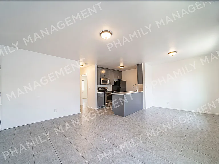 621 N Benton Way #6 — Photo 3