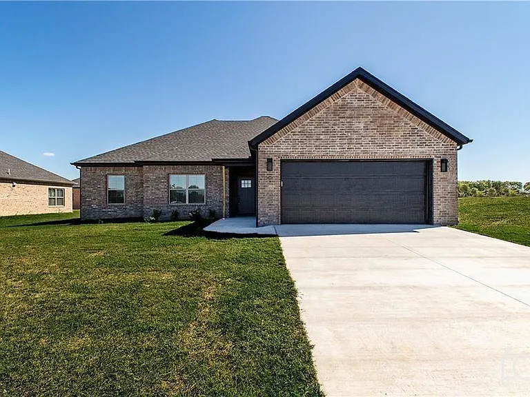 1000 Tracey Ln — Photo 1