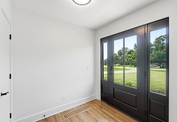 4th image of 3540 Miller Rd