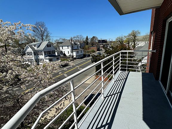 3rd image of 410 Washington St APT 12