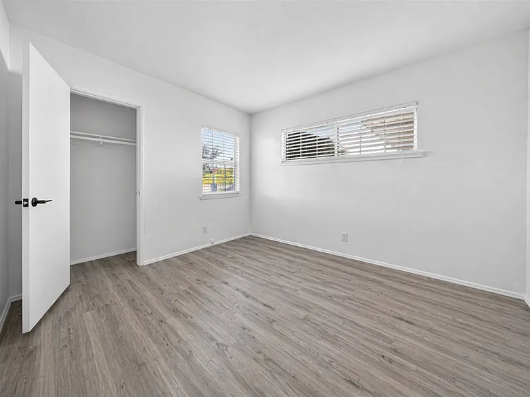 8100 Bellaire Ave — Photo 15