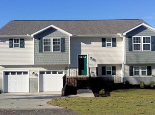 221 Savannah Garden Dr, Carthage, NC 28327