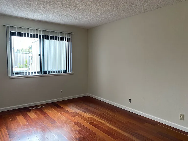 3423 Catalina Ave — Photo 16
