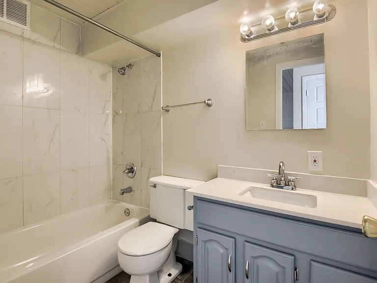 1343 N High St #4 — Photo 15