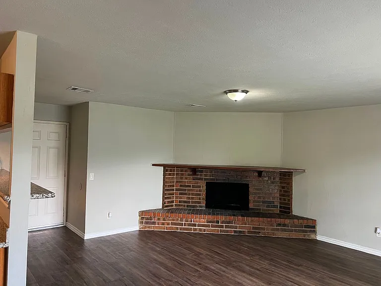 17626 Bullis Gap Dr — Photo 3