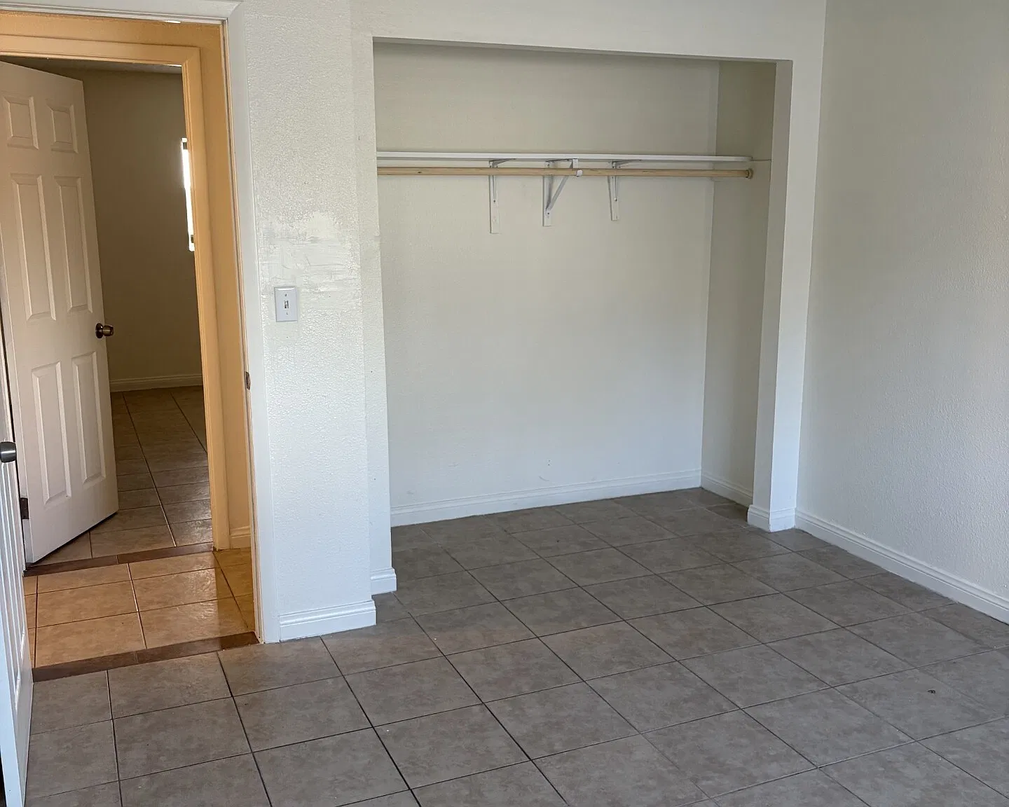 1832 Goldfield Street - 1 — Photo 2