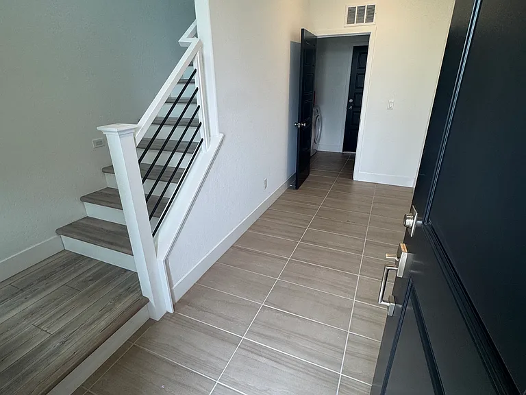 2866 E Teaberry Dr — Photo 2