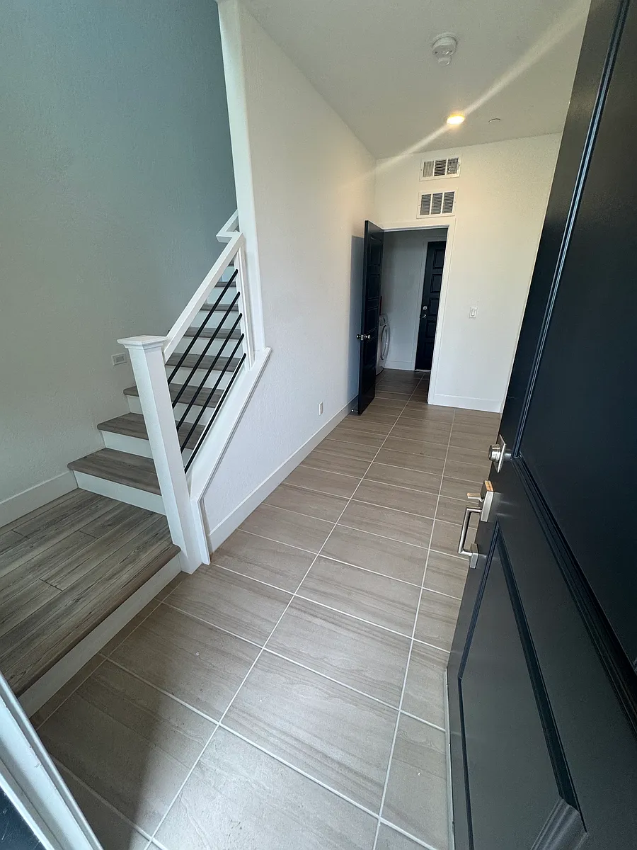 Building Photo - 2866 E Teaberry Dr