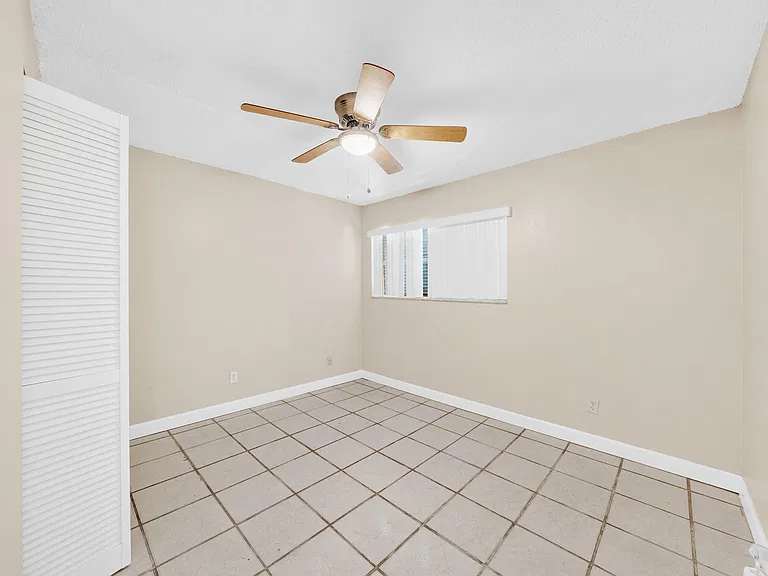 221 NW 43rd Pl — Photo 9