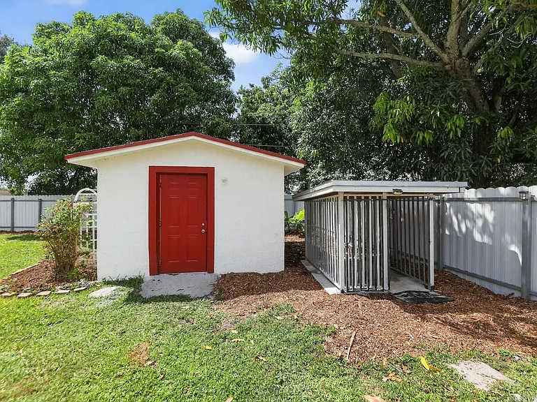 13000 NW 20th Ave — Photo 34