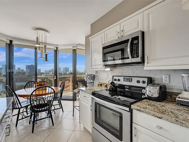 3600 Yacht Club Dr #904 — Photo 7