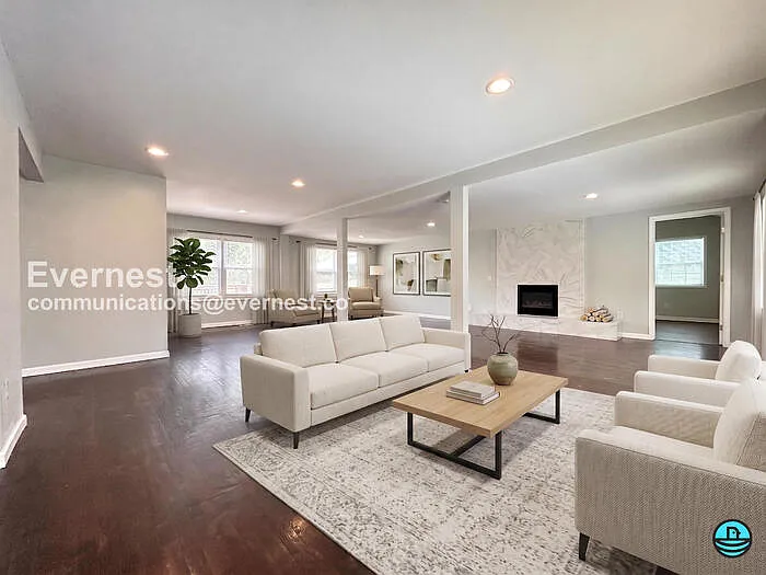 1345 Twin Oaks Cir SE — Photo 3