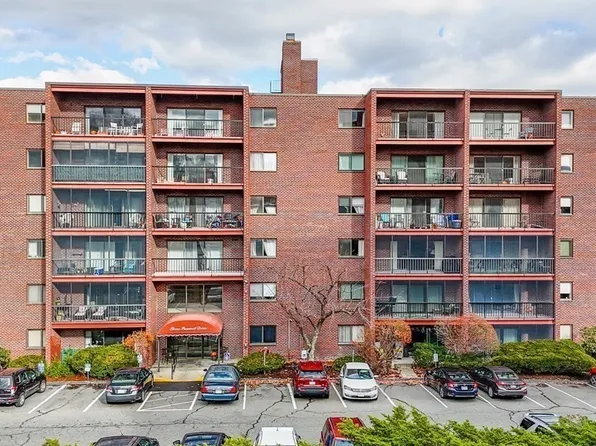 3 Summit Dr APT 16, Reading, MA 01867