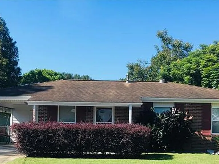 240 Azalea Dr — Photo 1