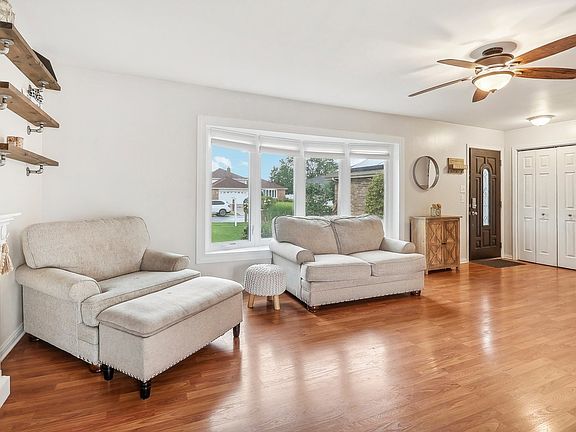 3rd image of 16419 Hillcrest Dr