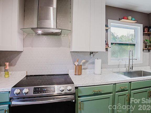 4th image of 411 Peru Rd