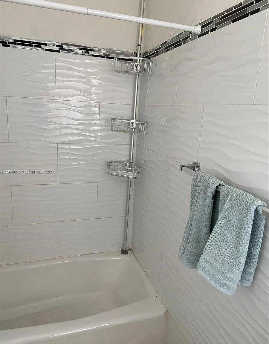 2 bed, 1.5 bath, $2,200 — Photo 3