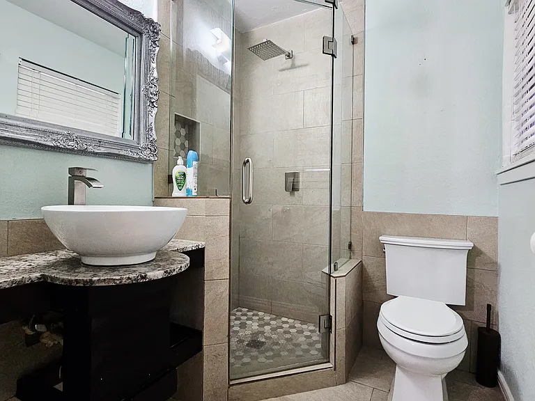 502 Forest Cir — Photo 2