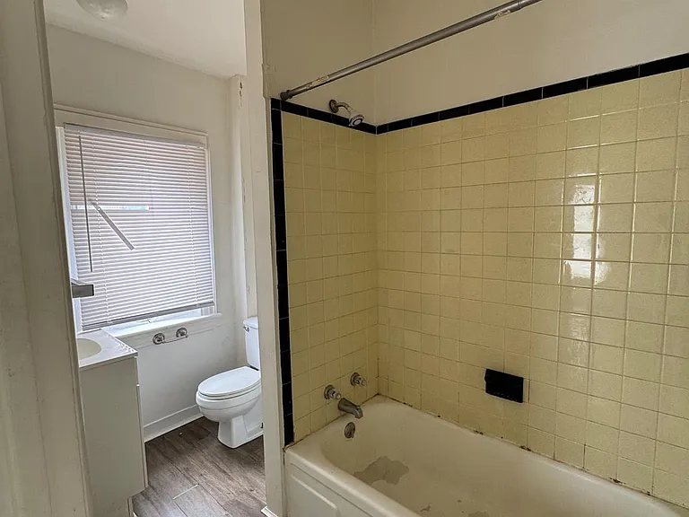 666 E Market St #3 — Photo 7