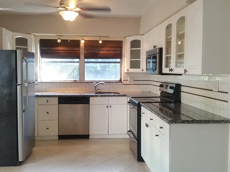 1500 NE 25th Ct — Photo 6