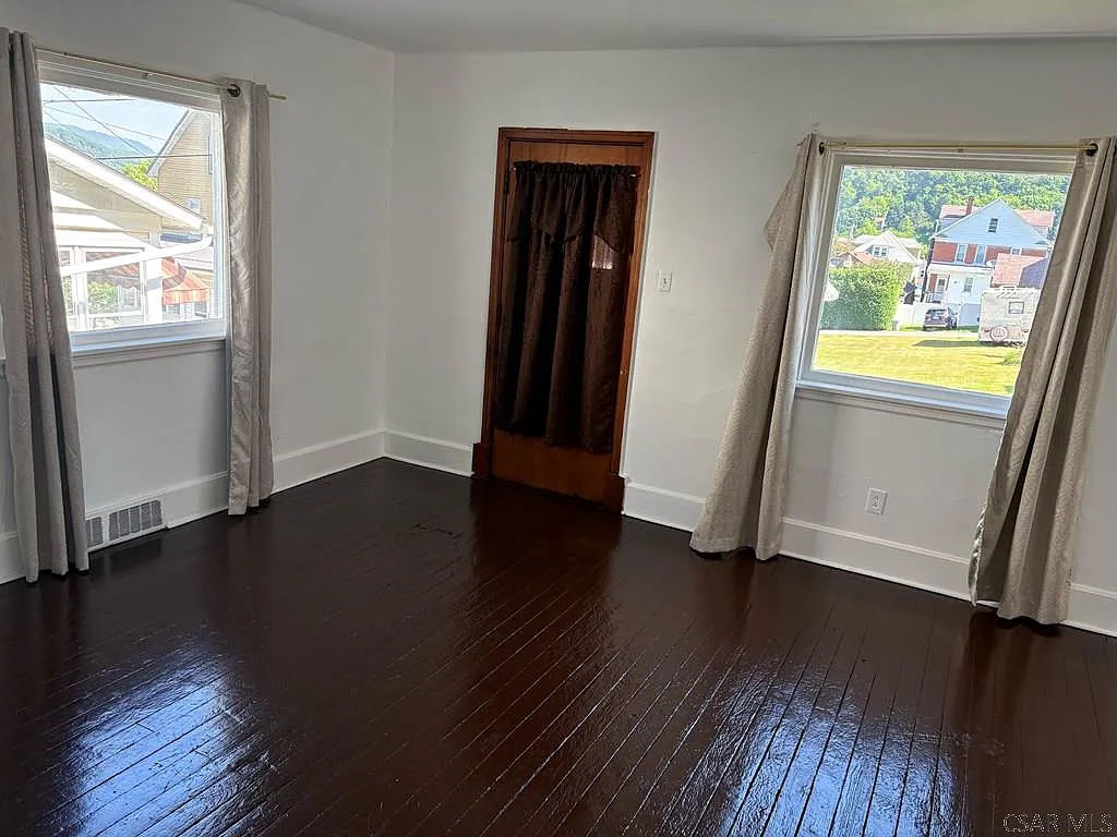 2 bed, 1.0 bath, 1148 sqft, $800 — Photo 2