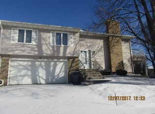 8419 100th St W, Bloomington, MN 55438