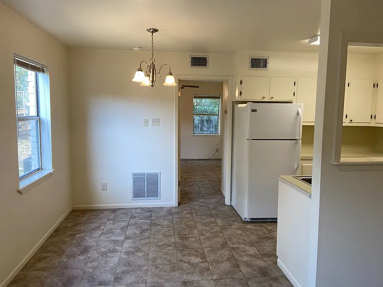 405 Ranchero (lease only) — Photo 3