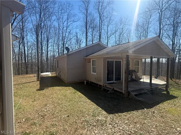 1137 Cain Rd, Big Bend, WV 26136